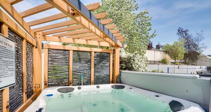 Moses Lake Vacation Rental w/ Hot Tub & Game Room