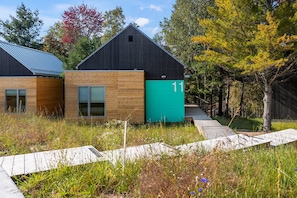 Property grounds - KOTI 11 (Two Bedroom) Traverse City's Scandinavian Cabins, vacation home on TART & mins to Traverse ... (Williamsburg)