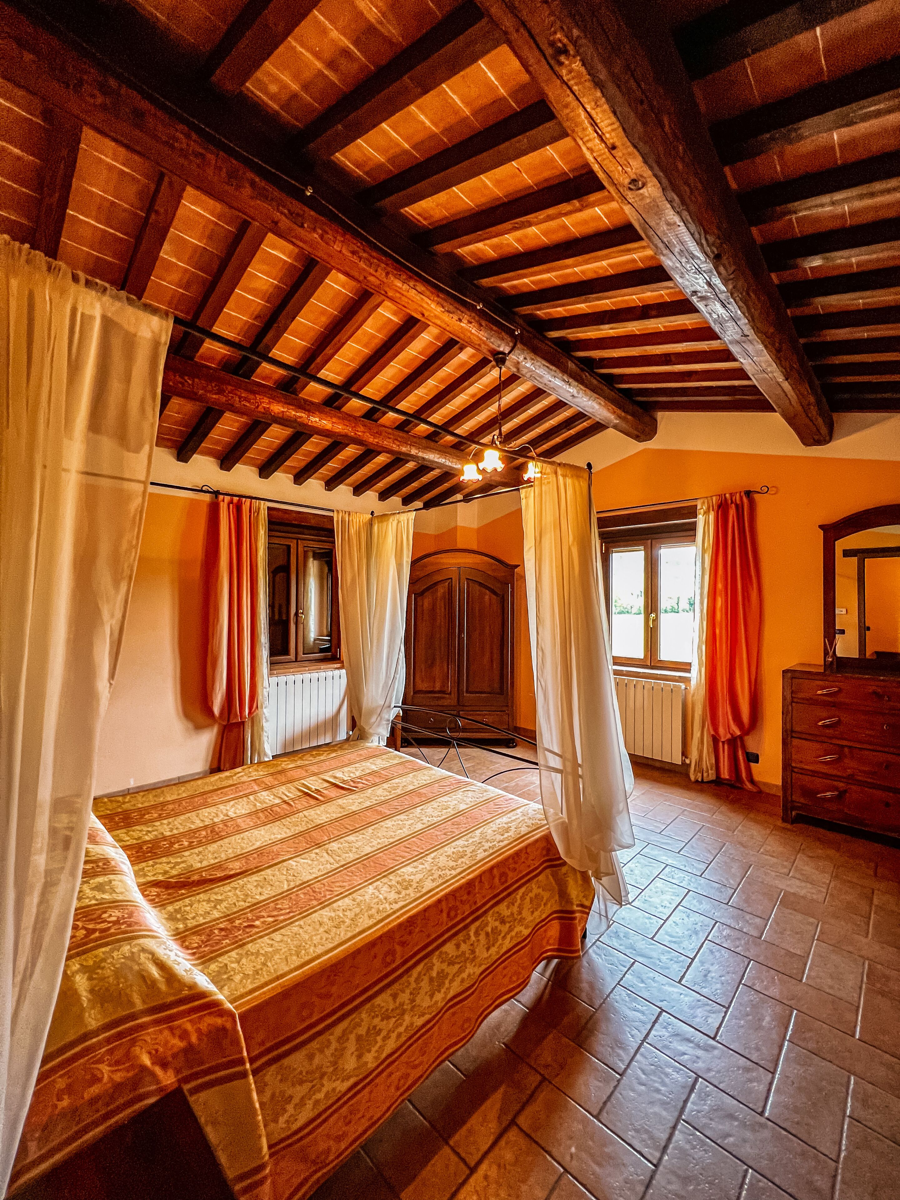 3 bedrooms, bed sheets
