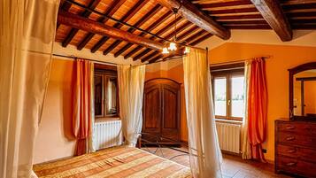 3 bedrooms, bed sheets