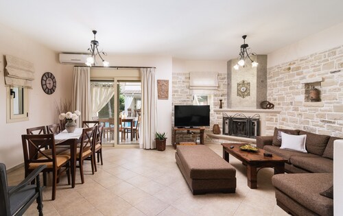 Villa Eleni - Luxurioese Familienvilla im Traditionellen Stil