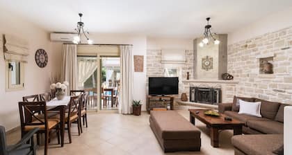 Villa Eleni - Luxurioese Familienvilla im Traditionellen Stil