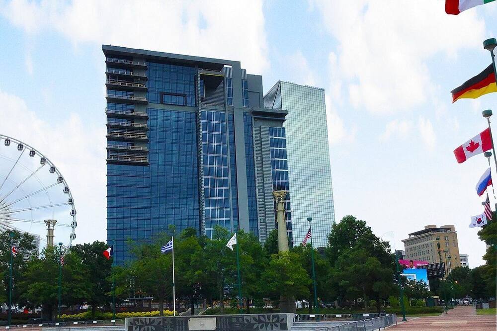 1BD/Atlanta - Downtown w/Rooftop Pool and Pool Bar!