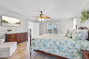 4 bedrooms, desk, iron/ironing board, WiFi - Lagoon Time Beach Home- On Lagoon, Beach Access, Elevator (Gulf Shores)