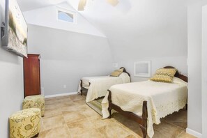 4 bedrooms, desk, iron/ironing board, WiFi