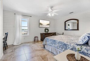 4 bedrooms, desk, iron/ironing board, WiFi