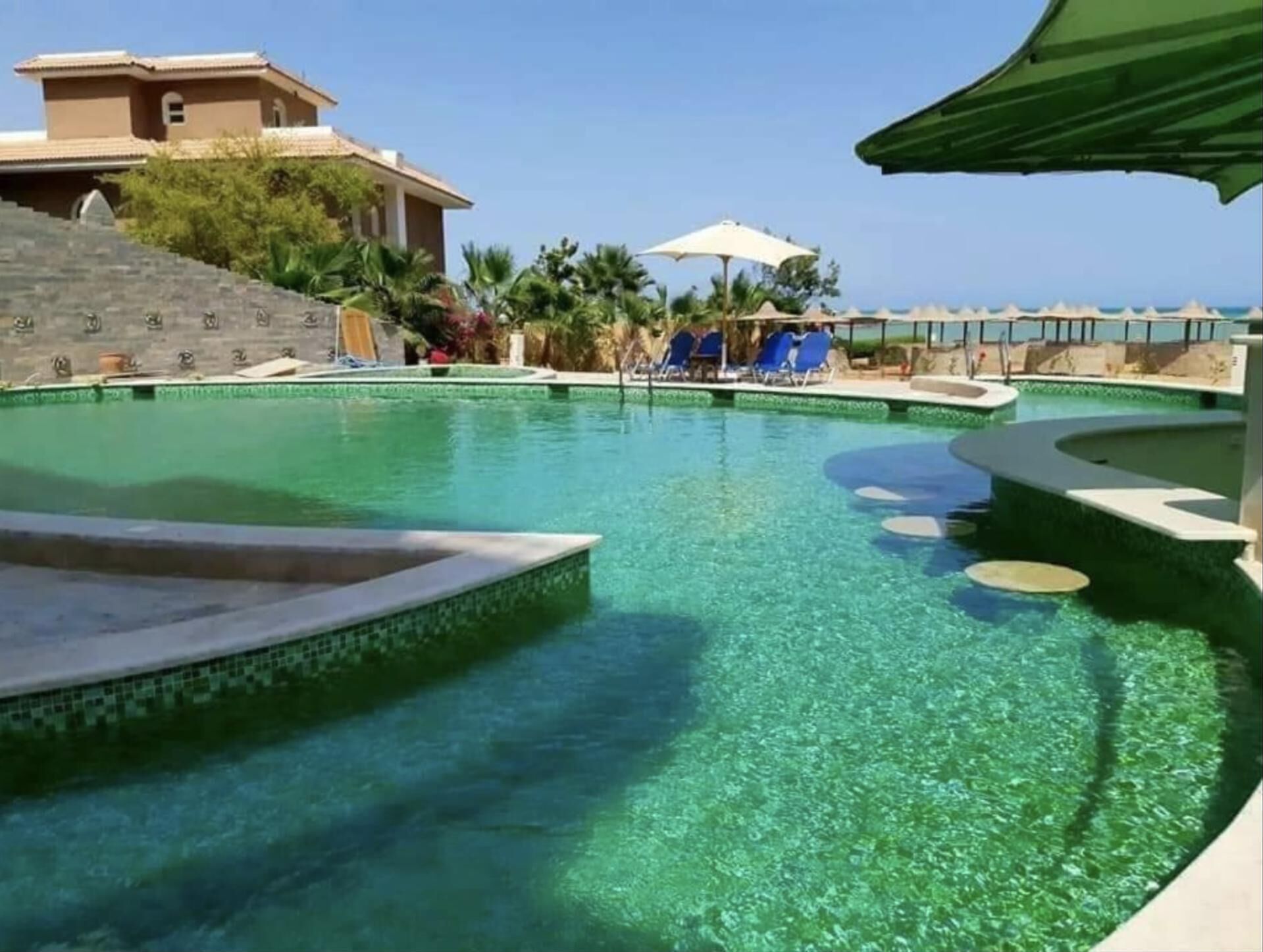 حمام سباحة