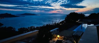 Minimalist, new condo with beautiful sea and mountain views