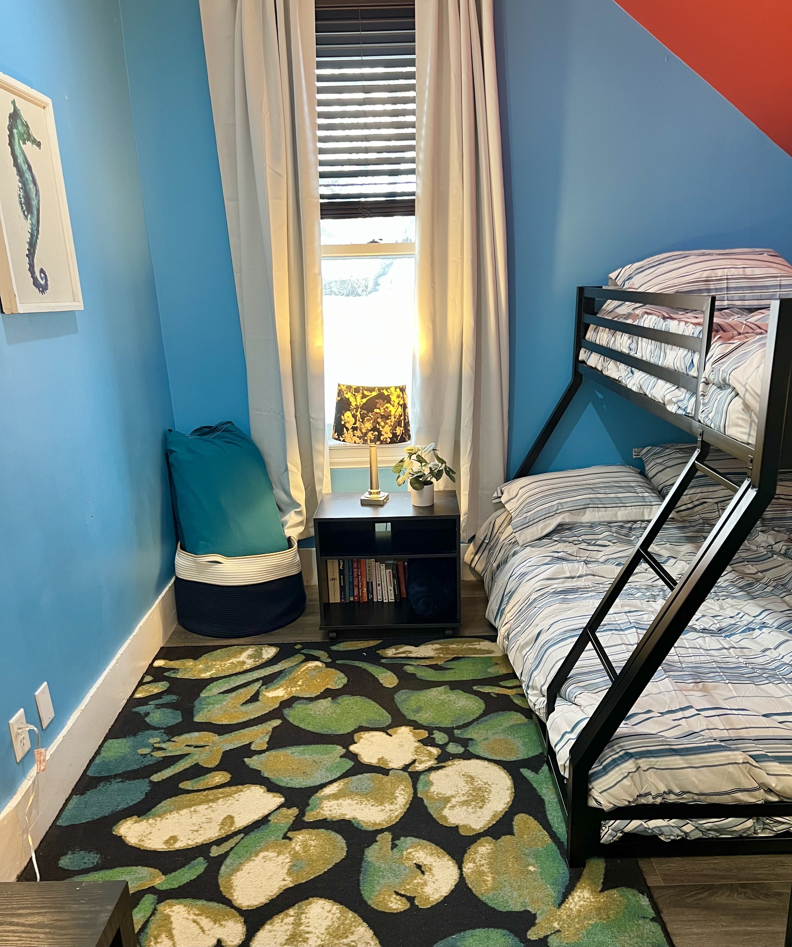 3 bedrooms, desk, iron/ironing board, travel crib