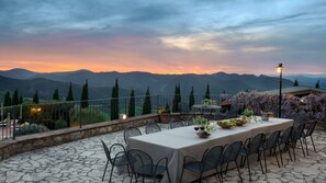 Outdoor dining - Guado al Sole 26+4, Emma Villas (Pomarance)
