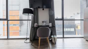 Comfort-Apartment, Stadtblick | 1 Schlafzimmer, hochwertige Bettwaren, Zimmersafe, Schreibtisch