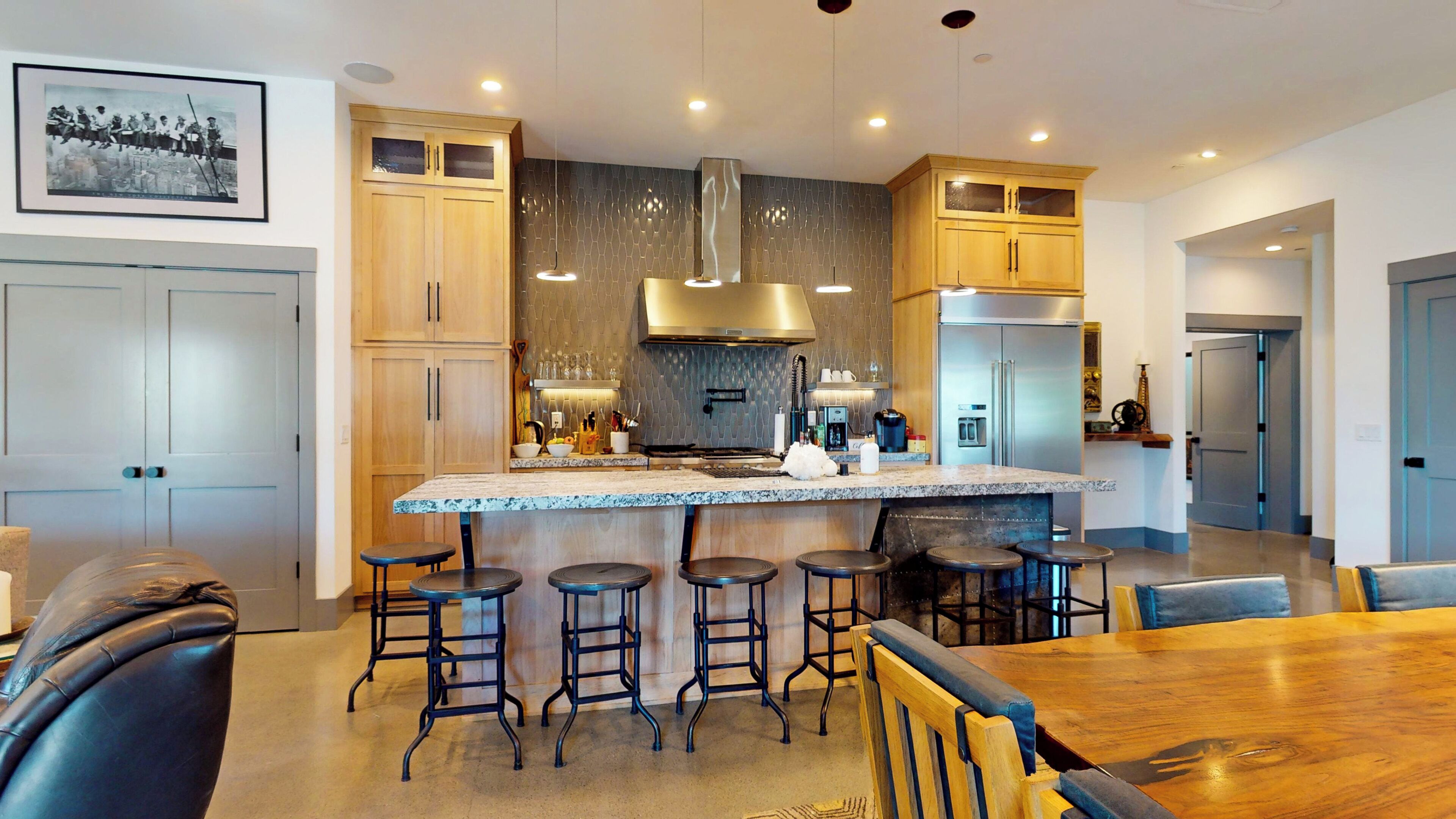 Geladeira, micro-ondas, fogão, cooktop