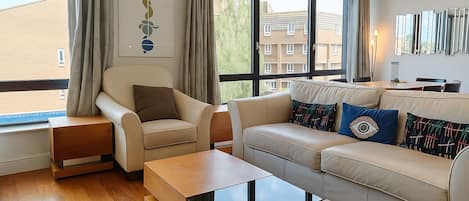 Deluxe Apartment | Living area | 38-inch flat-screen TV with satellite channels
