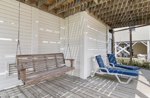 Pool, private beach access, kid friendly