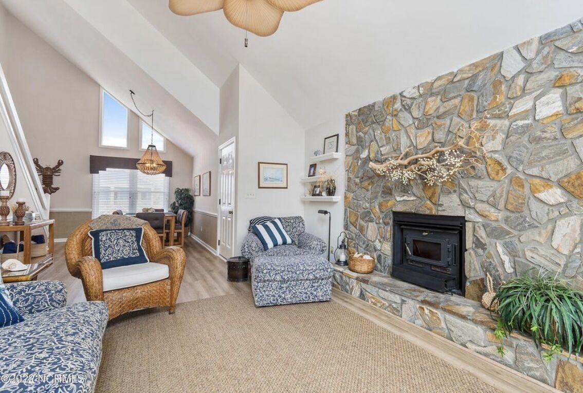 Lil Sunshine is 2nd row house and short walk to beach access on Holden Beach