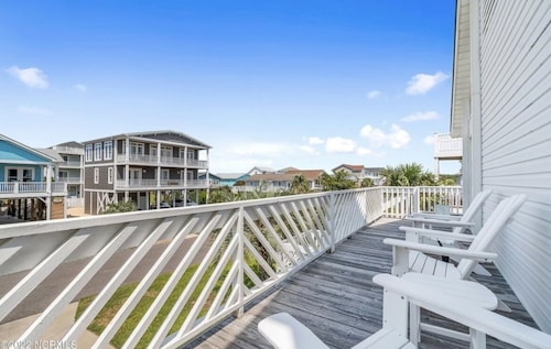 Heated pool, private beach access, family friendly