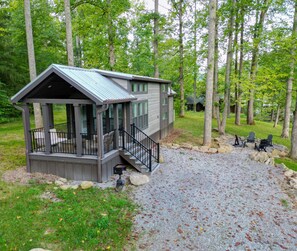 Property grounds - Chestnut Cabin by Creekside Hideaway (Gatlinburg)
