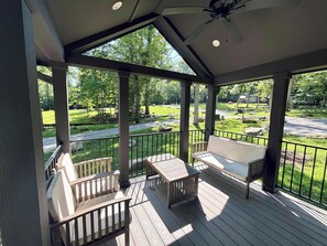 Terrace/patio - Chestnut Cabin by Creekside Hideaway (Gatlinburg)