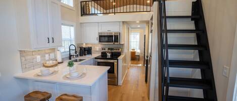 冰箱、微波炉、烤箱、炉灶