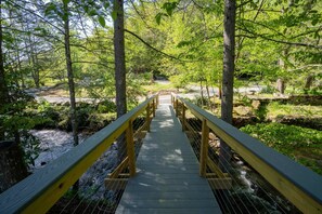 Property grounds - Poplar Cabin at Creekside Hideaway (Gatlinburg)