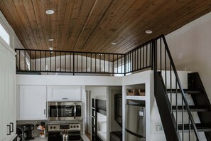 Interior - Ivy Cabin at Creekside Hideaway (Gatlinburg)