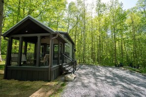 Exterior - Ivy Cabin at Creekside Hideaway (Gatlinburg)