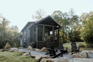 Property grounds - Oak Cabin by Creekside Hideaway (Gatlinburg)