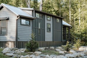 Exterior - Oak Cabin by Creekside Hideaway (Gatlinburg)