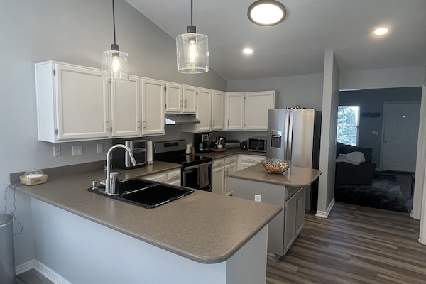 Refrigerador, microondas, horno, placa de cocina