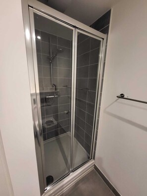 Duschwanne, Komfortbadewanne, Handtücher