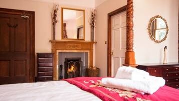 15 bedrooms, iron/ironing board, internet, bed sheets