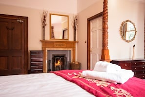 15 bedrooms, iron/ironing board, internet, bed sheets