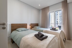 2 bedrooms, iron/ironing board, travel crib, free WiFi - Apartamento Rocha Mar by Portucasa (Portimão)