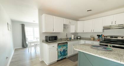 NEW - Waveland's Beach Bliss - 3 minutes from the beach and DT Bay St. Louis