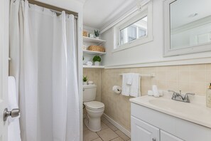 Shower, hair dryer, towels, soap - Beachside Condo – Walk to Pier & Dining (Old Orchard Beach)