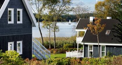 Familienhaus am Wald im Schlosspark Bad Saarow, 264m², 12+4 Pers, Sauna, Kamin