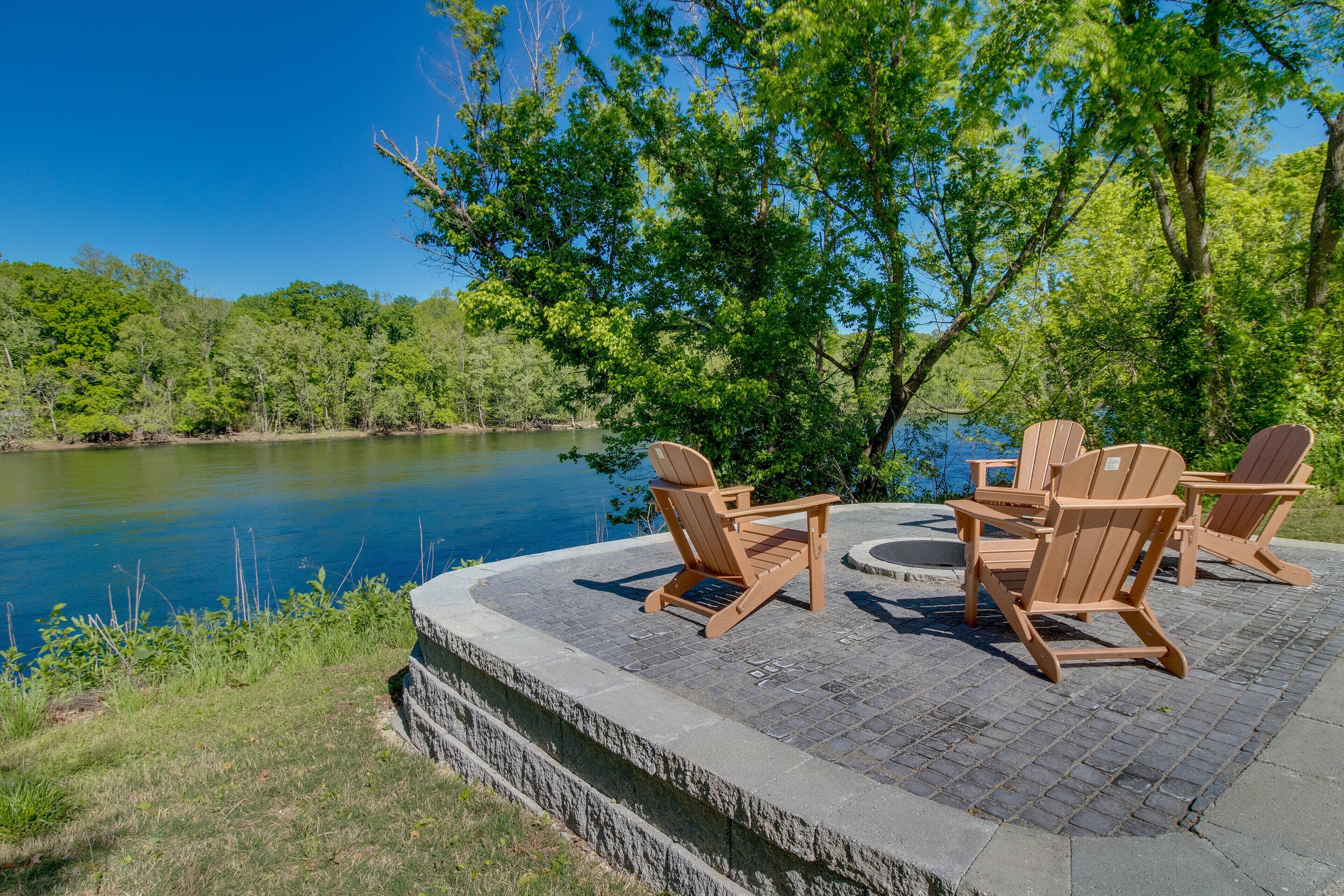 Arkansas Vacation Rental w/ Deck on White River!