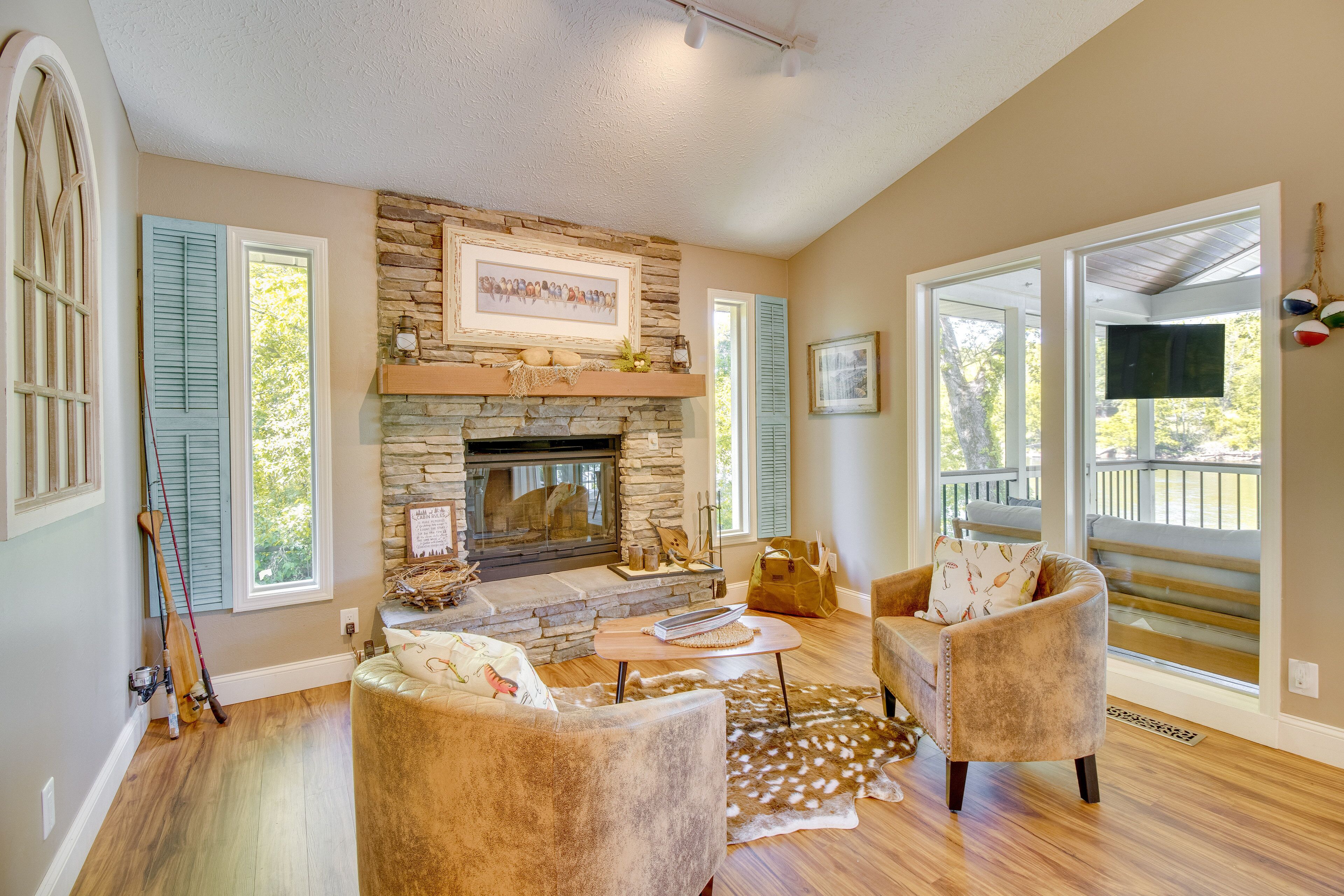 Arkansas Vacation Rental w/ Deck on White River!