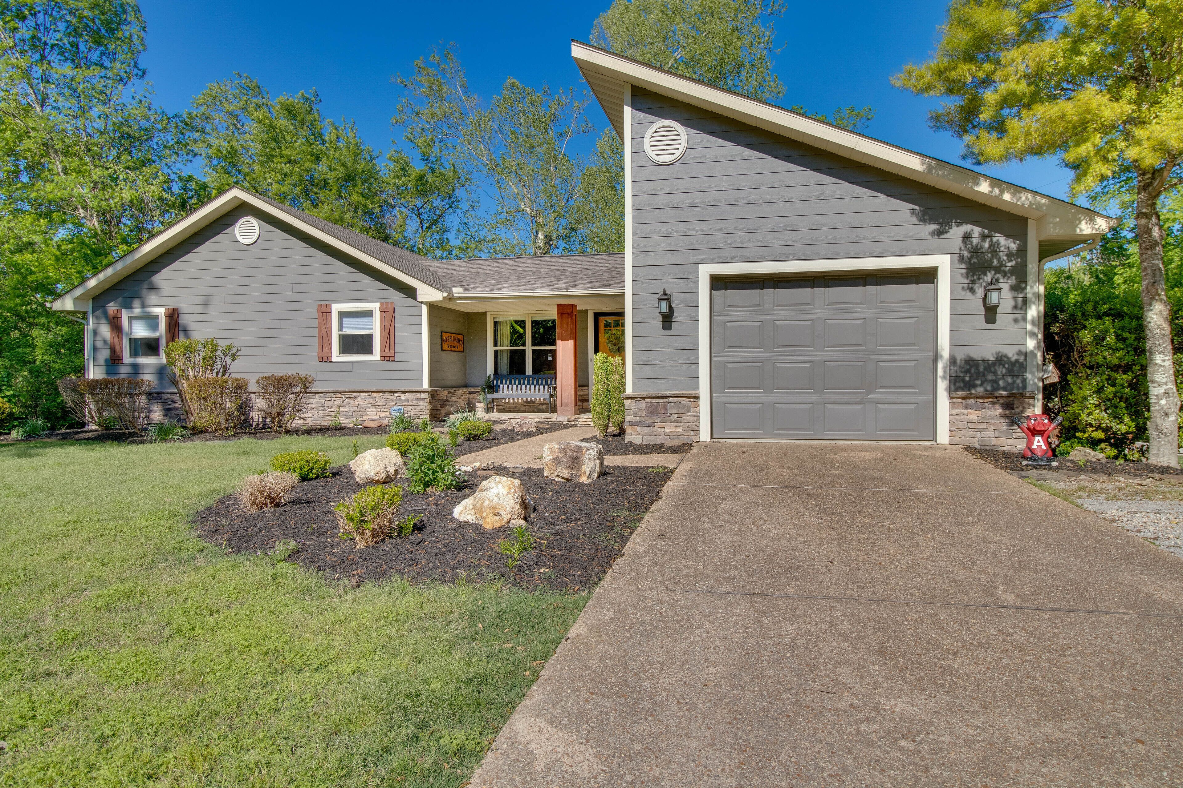 Arkansas Vacation Rental w/ Deck on White River!