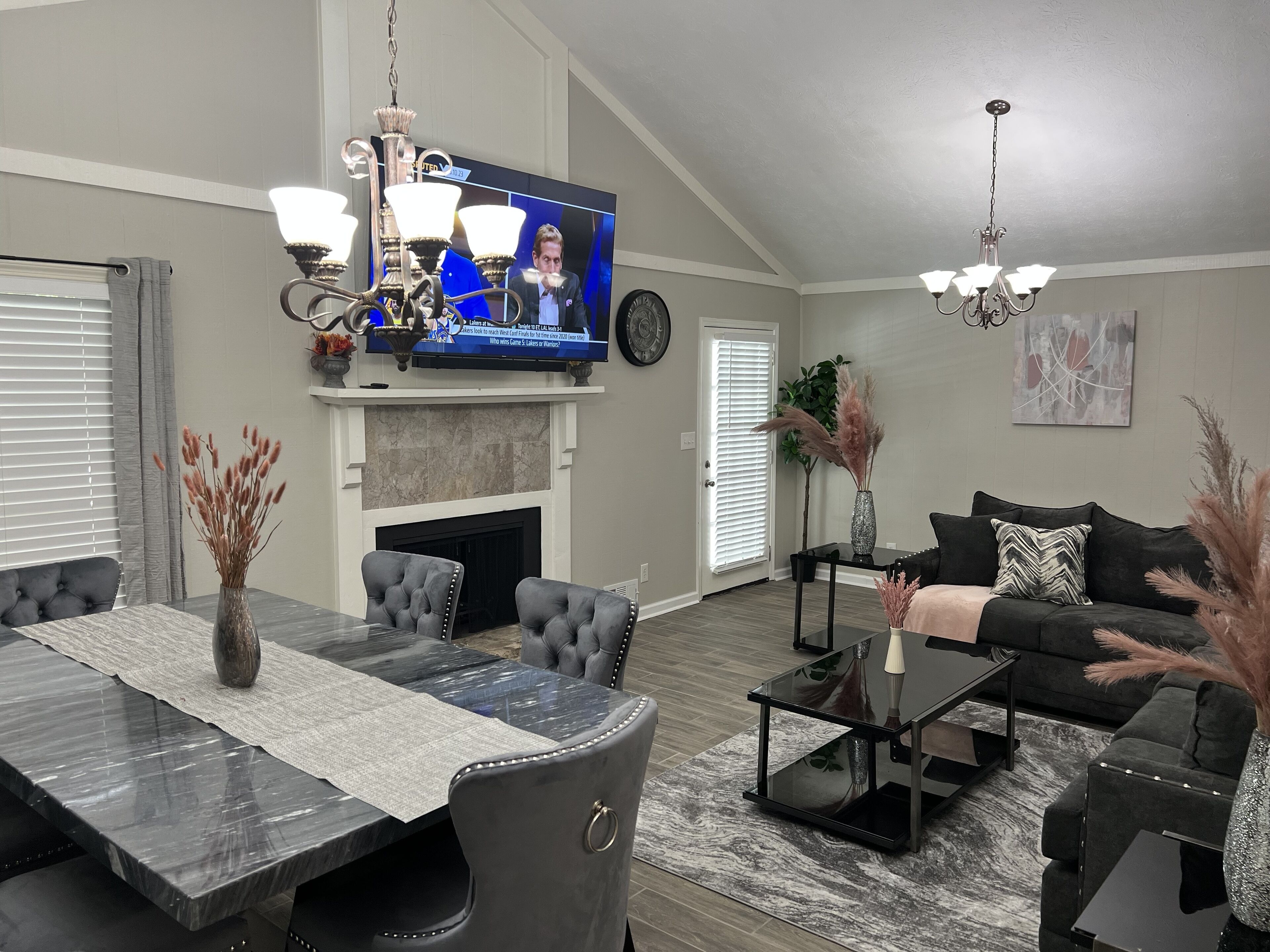 A Retreat Getaway w/ Magical Theater, Game Room &Hot Tub!