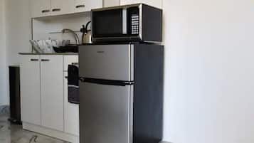 Fridge, stovetop, cookware/dishes/utensils, dining tables