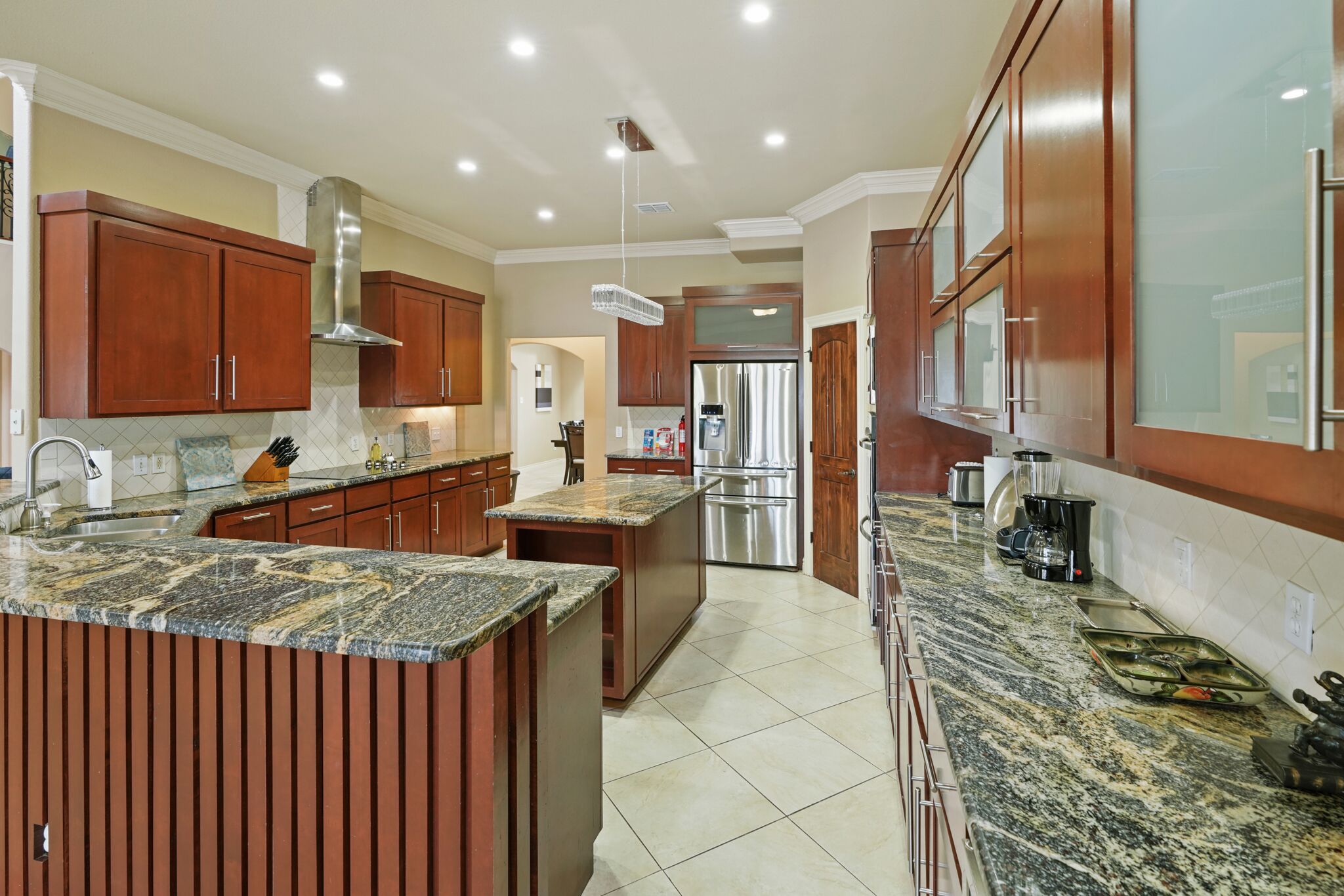 Coastal Luxe-7BR, Pool, 542MPSWiFi, 15min to Beach