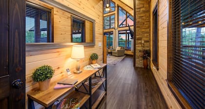 Tranquil Ridge - Luxury River Front Cabin w-exquisite views -Kayak🛶Fish🎣Relax