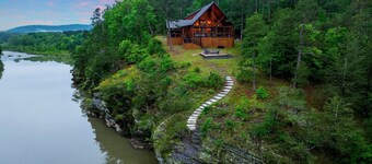 Tranquil Ridge - Luxury River Front Cabin w-exquisite views -Kayak🛶Fish🎣Relax