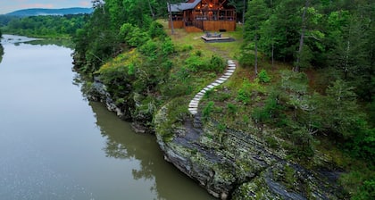 Tranquil Ridge - Luxury River Front Cabin w-exquisite views -Kayak🛶Fish🎣Relax