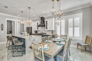 House | In-room dining - 30A Beach House - Seacrest Serenity  (Panama City Beach)
