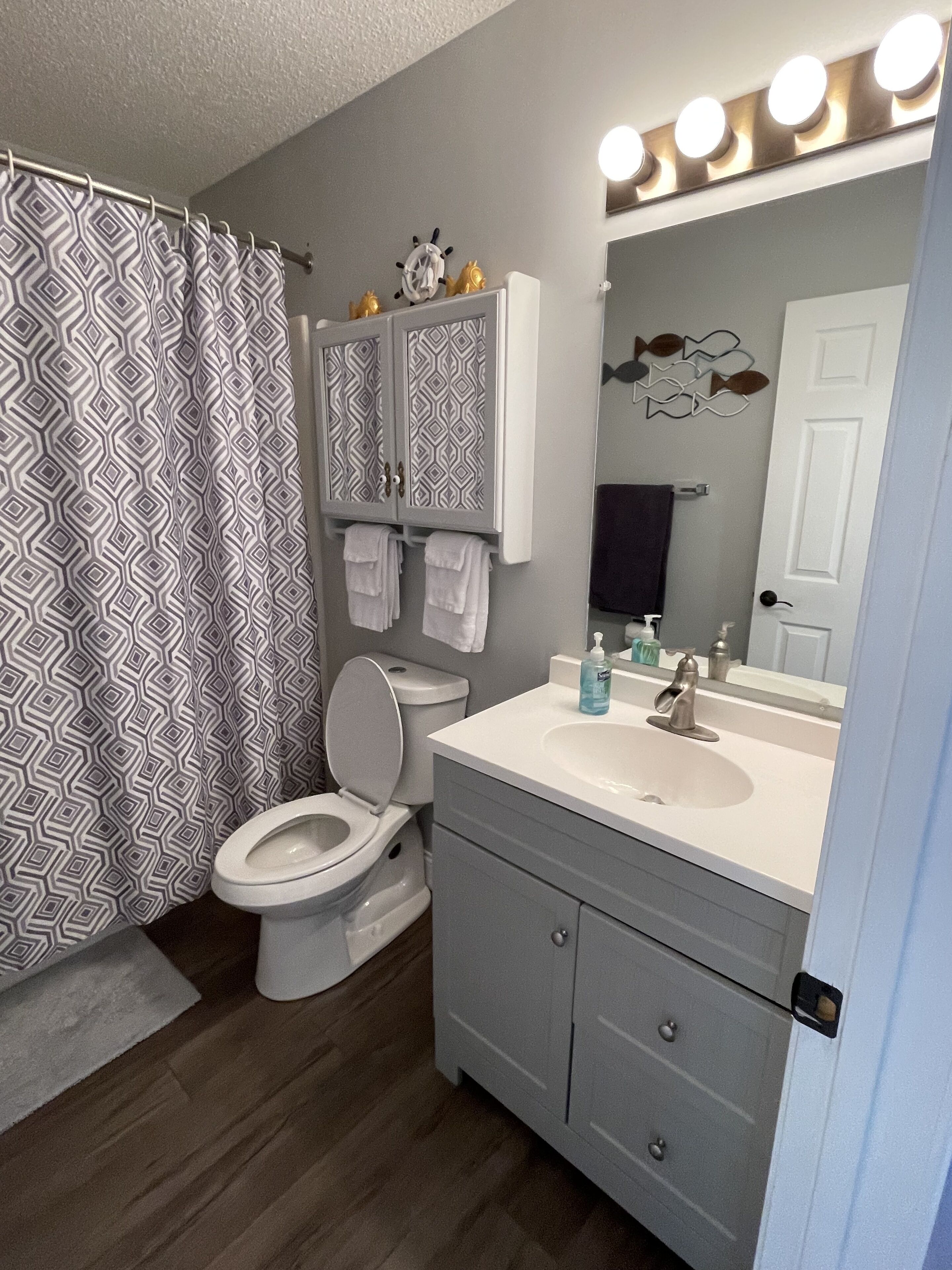 21MM Lakefront & Poolside Osage Beach Condo w/ Boat Slip- 1B 1BA- Sleeps 4-5