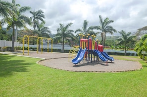 Children’s play area – outdoor - Twin Peak Cottage (Ocho Rios)