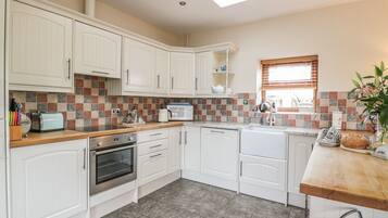 Dishwasher, cookware/dishes/utensils