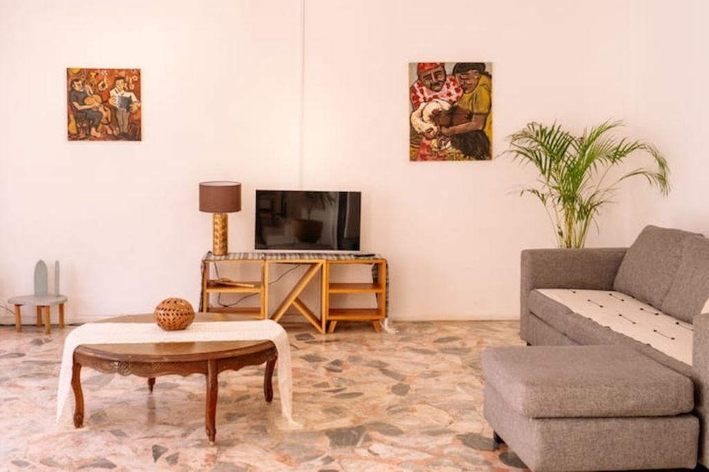 Spacious artsy home with fast WiFi